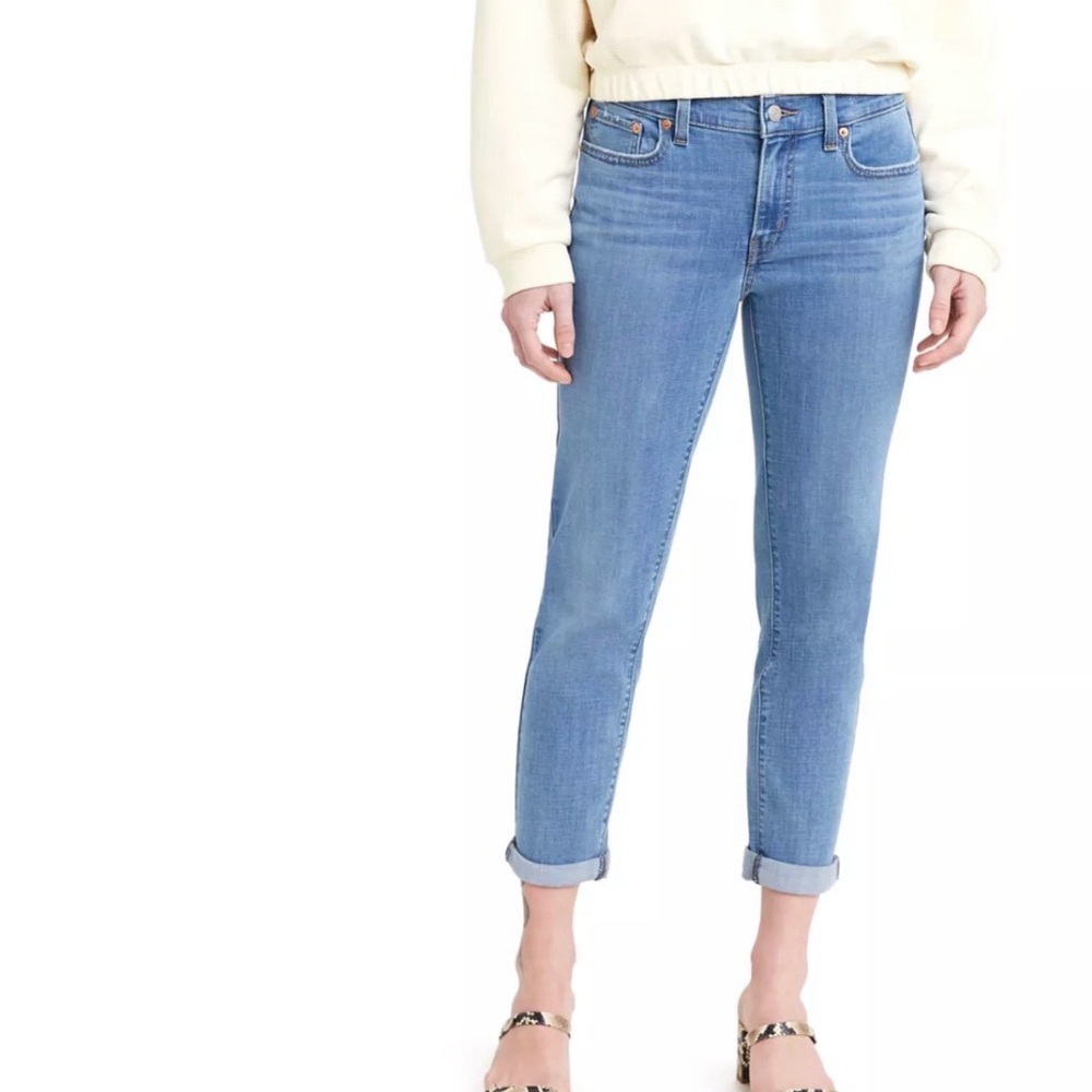 Levi’s Light Wash Distressed Mid Rise Boyfriend Jeans 30